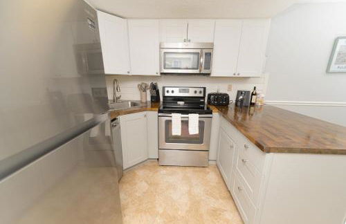 Enchanting 2-Bedroom Ground Floor Beach Condo at Cape Canaveral WiFi & AC - Foto 16