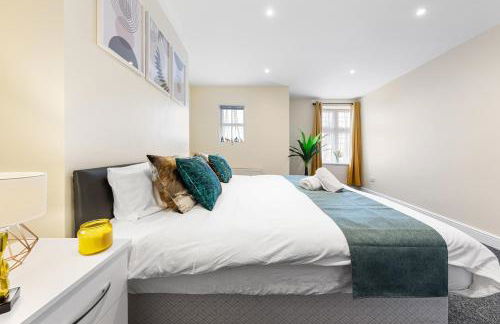 Spacious London 2-Bed Flat with a King Bed-Save on Long Stays-5 Separate Beds- Parking Available! - Foto 36