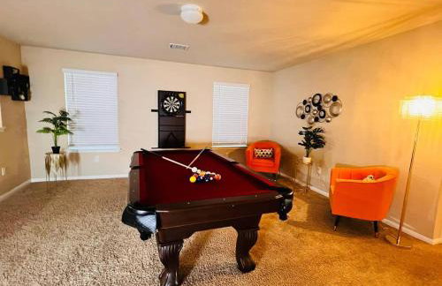 Spacious 4BR Home w Game Room Office Backyard - Foto 4