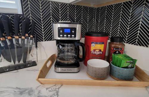 H&H New Built 2023 Hidden Gem Heart of OC 3 Queen Beds - Foto 14