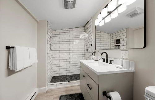 Whitewaters-Main plus Genoa on Oneida Lake - Sleeps 19 - Photo 20