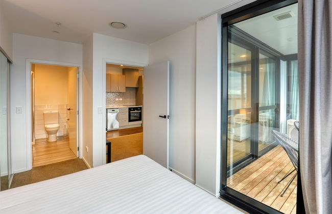 Ramada Suites By Wyndham Victoria Street West - Photo 32