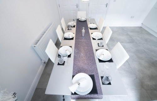 Entire Modern Home with Private Parking for 6/8 Persons - Photo 38