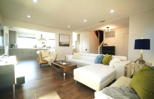 Stunning Waterfront 3BR Retreat - Perfect Getaway - Foto 15