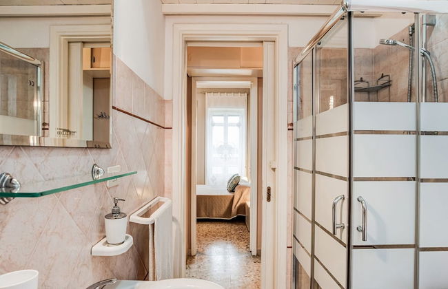 City Apartment w/ Balcony - Foto 17