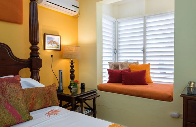 Dreamin Villa - 3 B R Beachfront w Staff - Photo 36