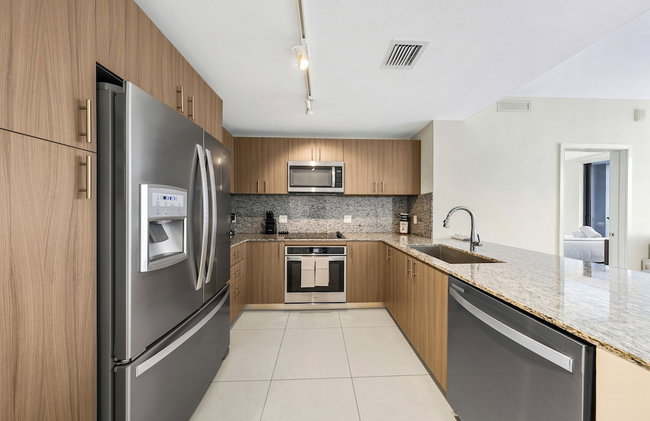 Downtown Doral Condo w-Free Parking - Foto 60