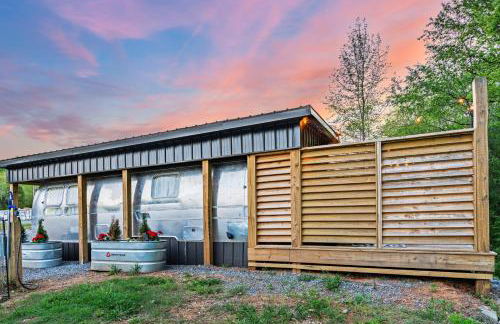 Flight of Fancy Vintage Airstream Rental - Foto 27