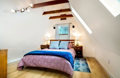 The Carriage House Chic Treetop Loft and Hot Tub - Foto 2