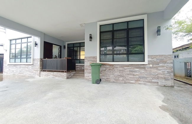 OYO 90203 Emma Sukma Homestay - Foto 17