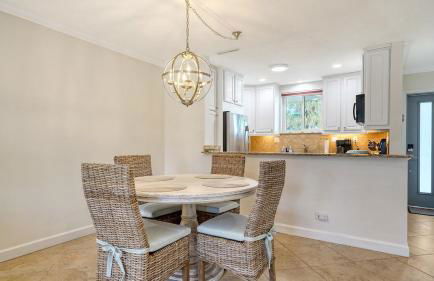 Walkable to Beach, Restaurants, Entertainment! - Photo 14