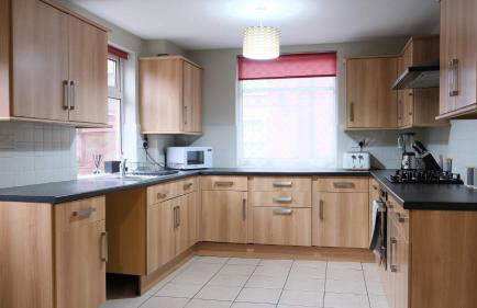 Lovely 5 Bedroom Home w Garden near Northampton - Photo 11