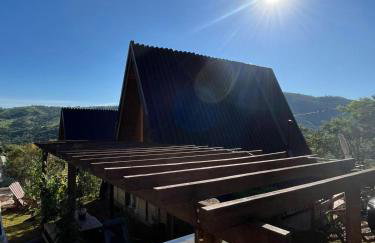 Chalé romântico com hidro, lareira e churrasqueira na Serra - Foto 51