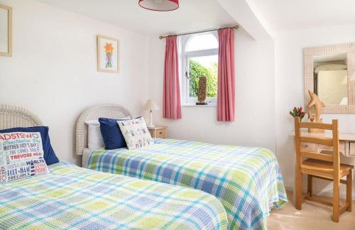 Beautiful family house with amazing sea views - Photo 23