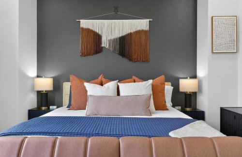 Modern EaDo Stay - 3BR Townhome w Private Deck - Foto 24