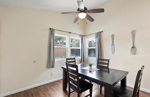 Pacific Paradise - Large Patio, Hot Tub, Short Walk to Beach, & Parking - Photo 11