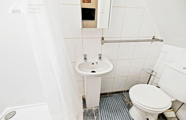 2-bed - Sleeps 4 - With Garden - Photo 8