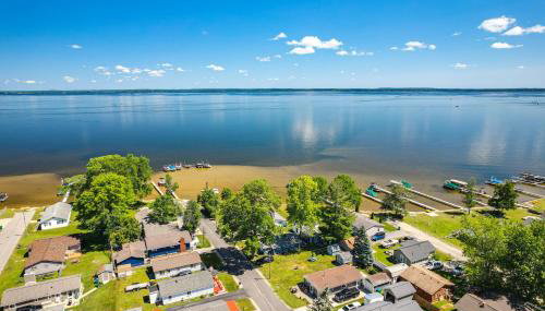 Houghton Lake Cottage with Patio Walk to Waterfront - Foto 2