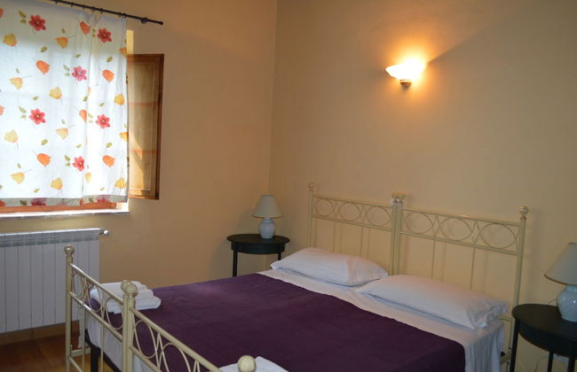 Cottage With Private Swimming Pool - Photo 4