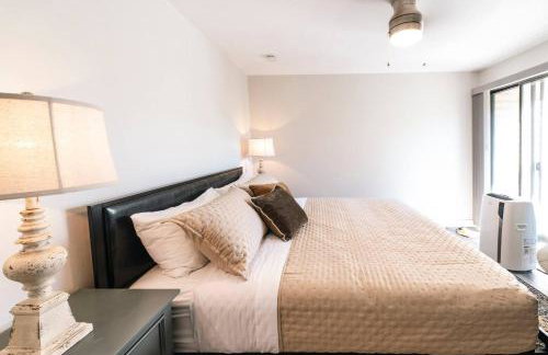 Quiet Creekside Walk to Downtown - Foto 15