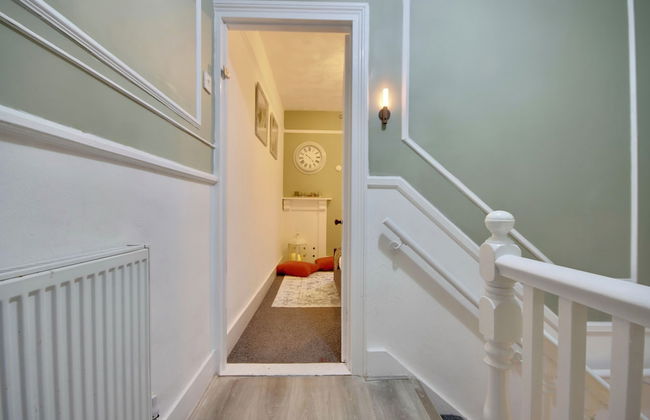 Southsea 4BR Getaway with Private Yard - Foto 18