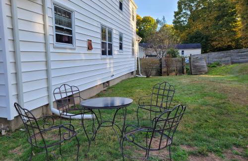 East Granby with AC and WiFi 3 minute to Bradley - Foto 49