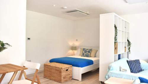 Open Plan Dog Friendly Annexe Sleeping 2 I Near Local Beaches & Chichester with FREE Parking - Foto 3