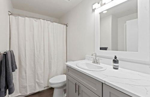 King Beds J and K on Main Luxury Apartment 406 - Foto 15