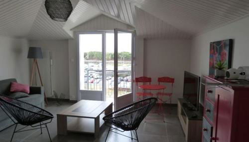 APPARTEMENT FACE au PORT et à L'OCEAN SAINT GILLES CROIX DE VIE WIFI BALCON PARKING PRIVE COUVERT - Foto 3