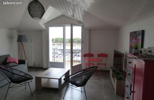 APPARTEMENT FACE au PORT et à L'OCEAN SAINT GILLES CROIX DE VIE WIFI BALCON PARKING PRIVE COUVERT - Photo 3