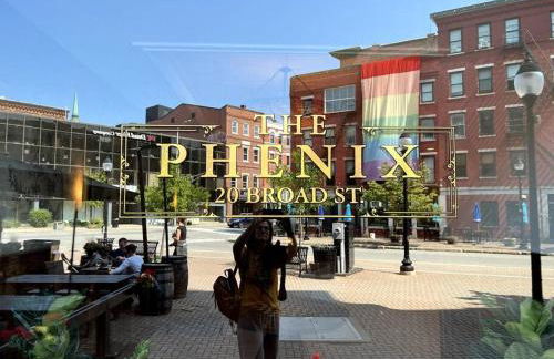 Canal View, DTWN Bangor, Steps to great Restaurants, Room # 210 - Foto 16