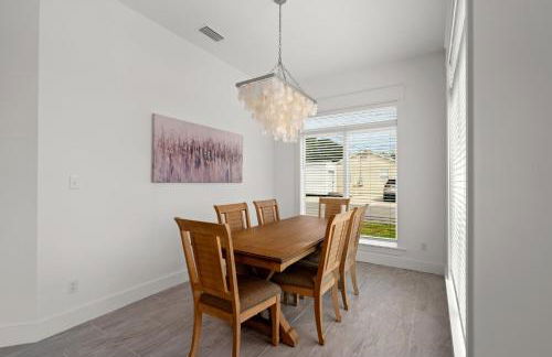 Brand NEW Expansive Coastal Home w/ Custom Furnishings Sleeps 15 - Photo 18