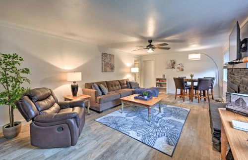 Modern Redmond Home with 2 Fireplaces and Yard! - Foto 1