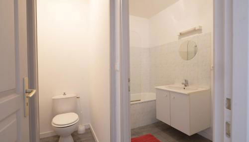 Gîte Terracotta de Segré ? cuisine ? chambre (lit queen size) ? salon - Photo 5