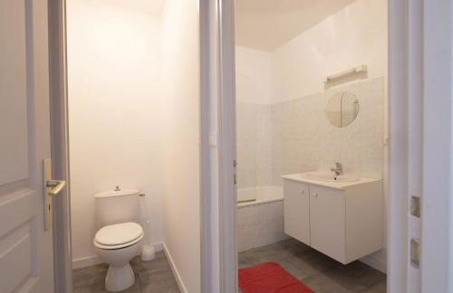 Gîte Terracotta de Segré ? cuisine ? chambre (lit queen size) ? salon - Photo 5