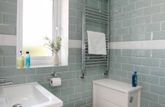 Large 4 Bed House - Long Stays Welcome - Smart TVs in Each Bedroom - Parking - Wifi - Foto 16