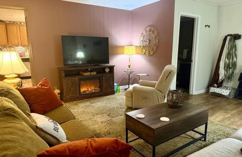 Cozy Cabin Vibe in the City - Foto 10