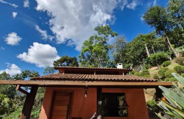 Chalé da Cachoeira - Cachoeira particular dentro da hospedagem - Foto 9