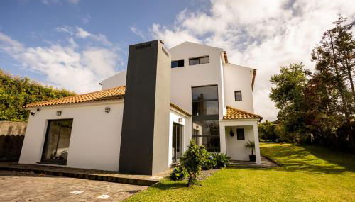 Countryside house with a pool and fireplace - Photo 2