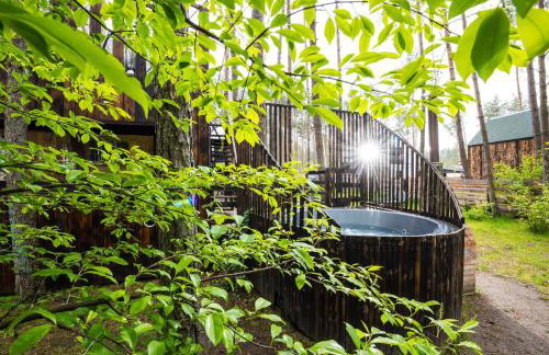 Domek lubiana180 SCANDI wśród drzew JACUZZI SAUNA KOMiNEK i TARAS na dachu jezioro Kaszuby Pieski tylko do 10kg za dodatkową opłatą - Foto 21