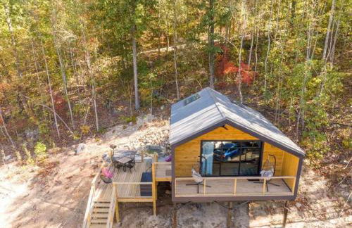 Blooming Redbud Treehouse with private hot tub - Foto 26