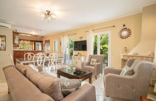 Villa Regina -Hidden Eden with Treehouse & Heated Pool - Foto 21