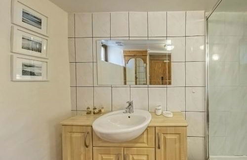 Beautiful 16th Century Ty Cerrig Cottage, set in stunning grounds with great views - Photo 14