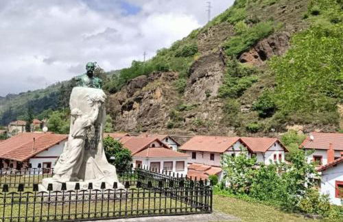 POSADA de BUSTIELLO,cercano a las estaciones de esquí - Foto 1