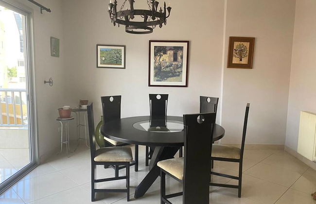 Stunning 2-bed Apartment in Achrafieh Beirut - Photo 7