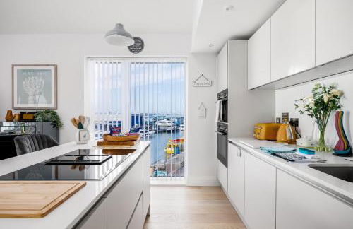 Dolce Vita - Duplex Apartment with Incredible Harbour Views - Photo 3