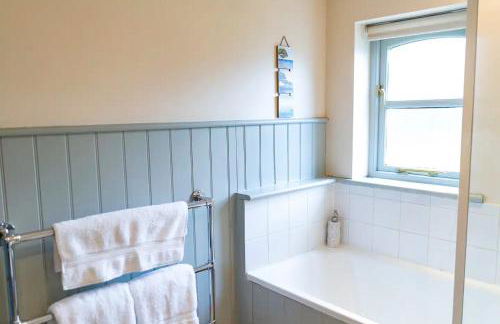 Wilf's Barn, romantic cottage with free parking - Foto 11