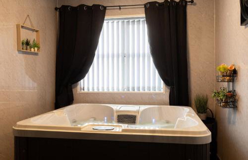 Getaway Accommodation with Pool Table and Jacuzzi! - Foto 11