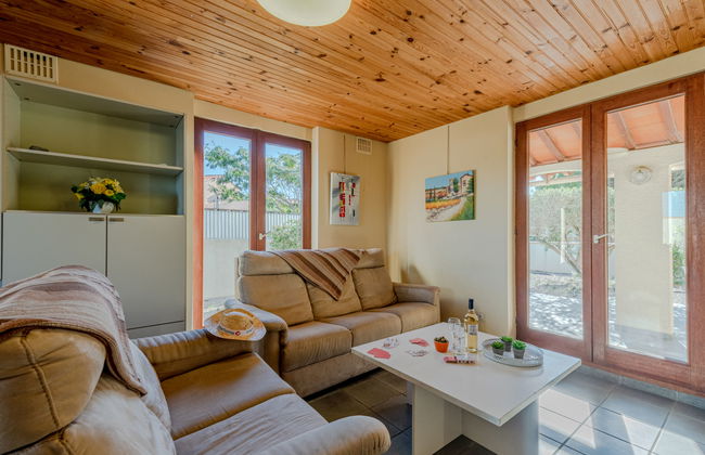 3 bedroom House in Saint-Cyprien with garden and terrace - Photo 10