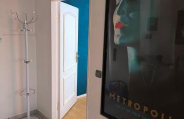 Im Herzen von Wiesdorf- Blick auf das BAYER-KREUZ -Appartement mit 2 Schlafzimmern & 3 Betten-für 4 Personen -Zentral gelegen - Friedrich Ebert Platz 5a , 4te Etage -kein Aufzug -Lift- Dachterrasse und Sauna - Kaution Pflicht - - Foto 12